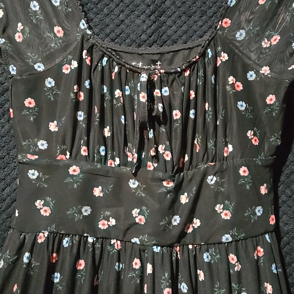 One piece dress/shorts - Picture 2 of 3